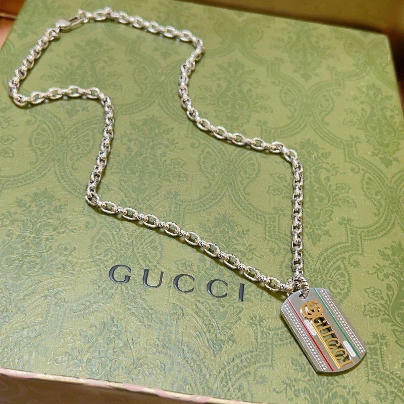 G*u*i necklaces